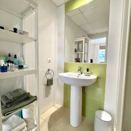 2 Bedrooms In Larimar شقة *
