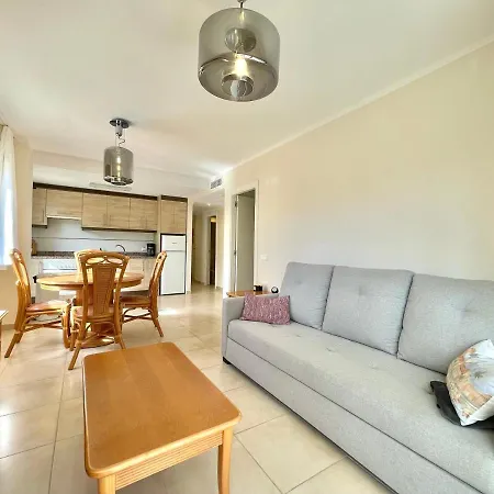 2 Bedrooms In Larimar * Calp