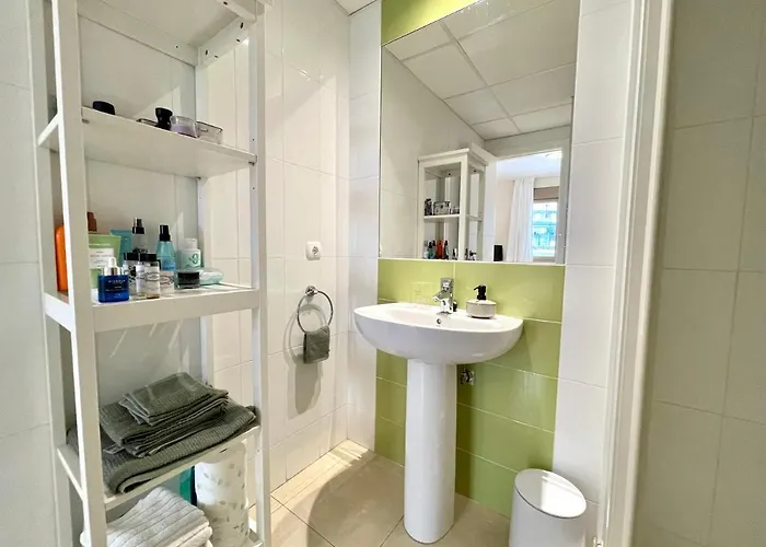 2 Bedrooms In Larimar Apartment *